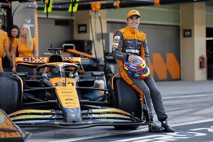 mclaren-team-photo-oscar-piast jpeg